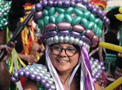 Chapeau et costume en ballons