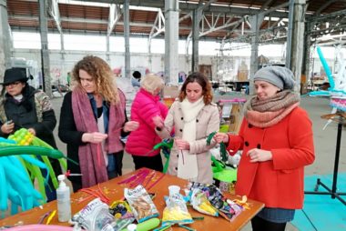 Atelier création de coiffes, jupes et autres accessoires