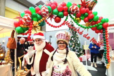 Marché de Noël. Installation d'un décor