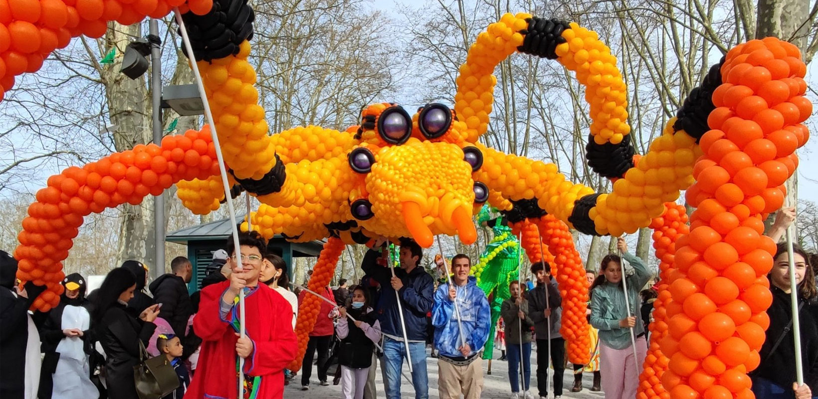 araignée géante en ballons