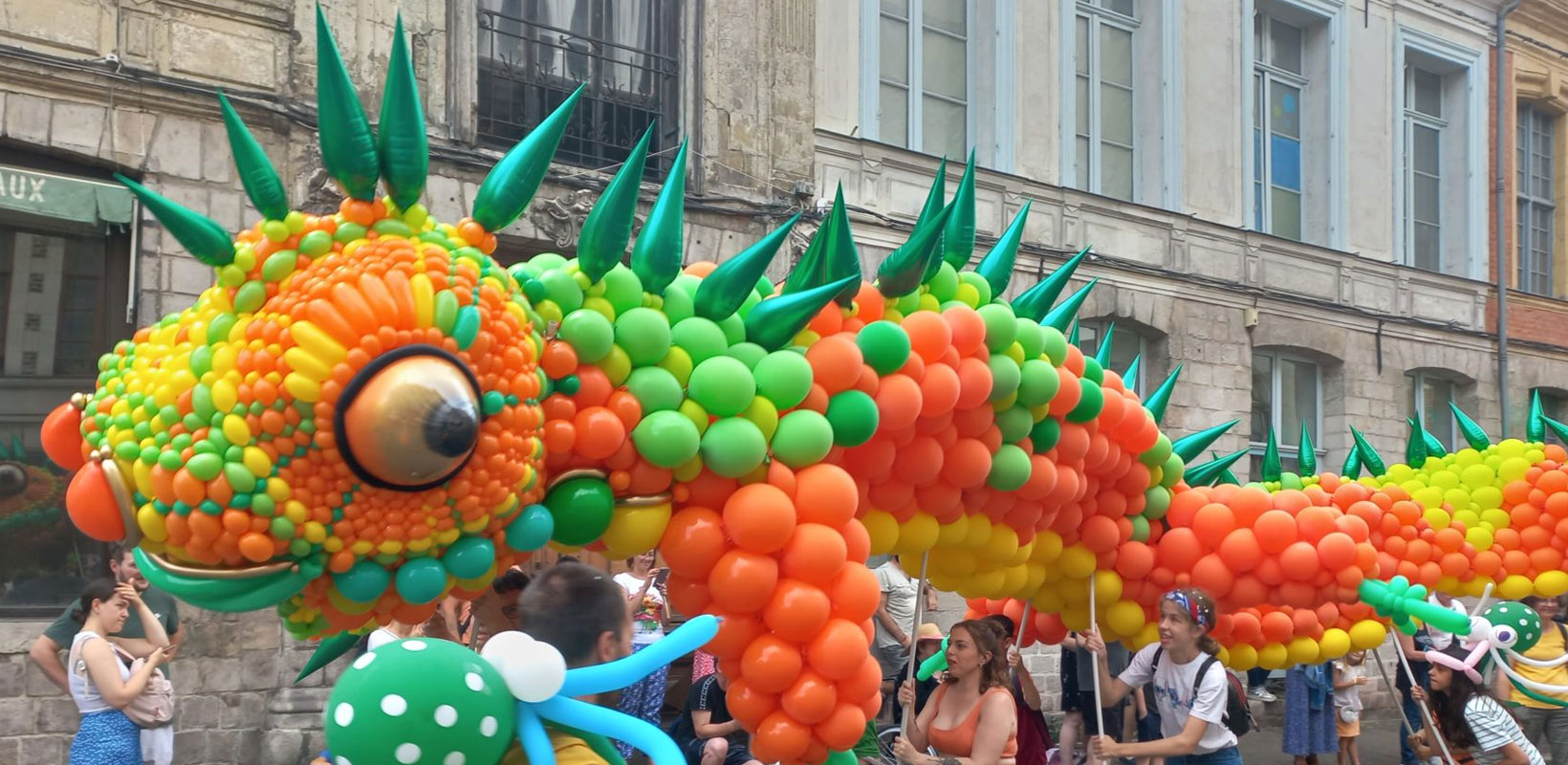 iguane géant en ballons